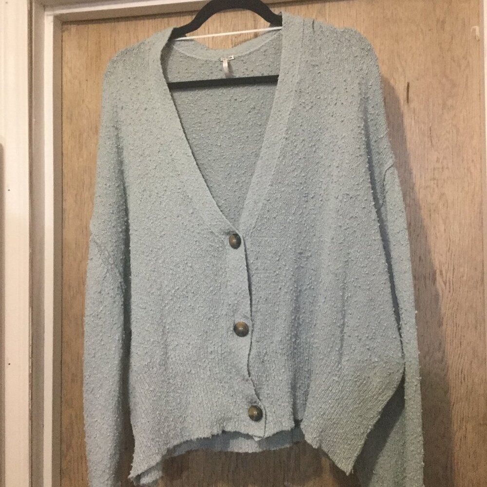 Free People oversized button front sage  cardigan size medium measures 29 p2p